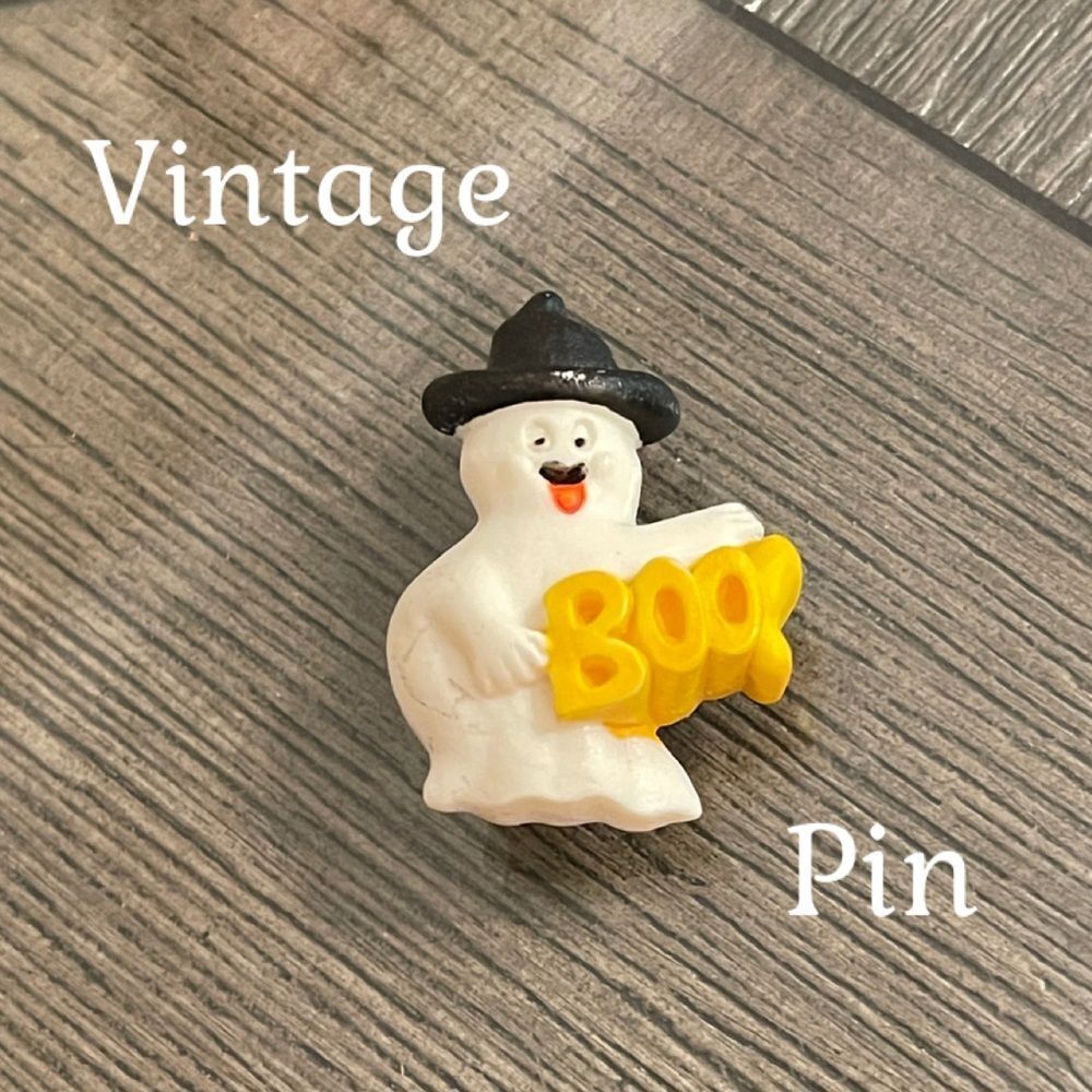 Vintage 1980’s Plastic Ghost Pin with Boo Sign
